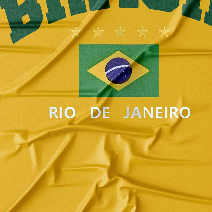 Camiseta masculina com estampa da bandeira brasileira